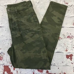 AE Camo Distressed Curvy Super Hi-Rise Jeggings (Long)